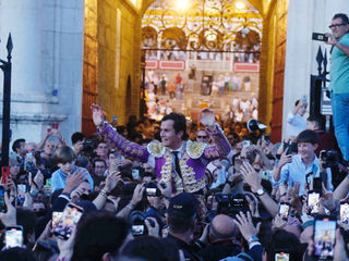 Luque abre la Puerta del Príncipe mientras que Urdiales y Talavente saldan la tarde a oreja por coleta