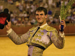 Oreja para Navalón y Mariscal Ruiz en la primera nocturna de promoción en La Maestranza