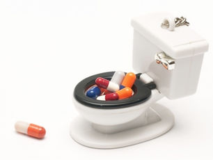 ¡A LA BASURA! Y NO EN EL WC