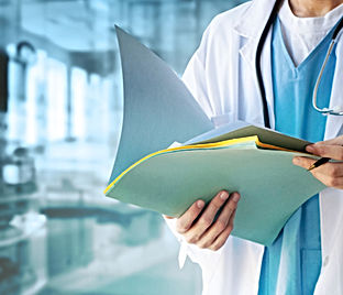 Doctor con archivos