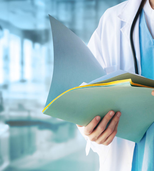 Medico con i file