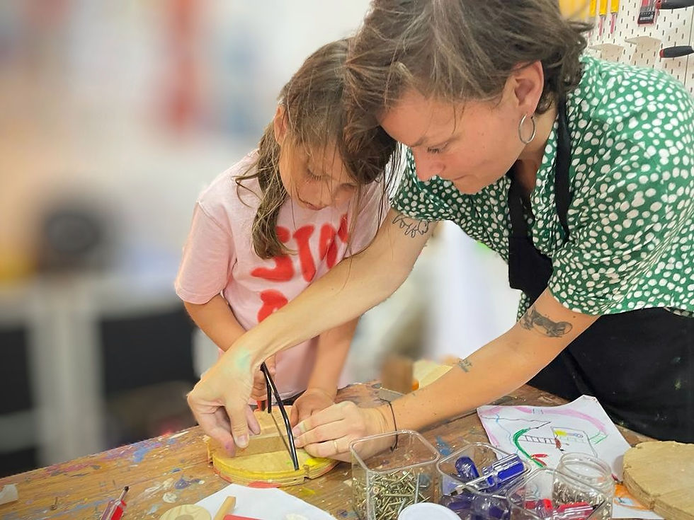 Tinkering, diseño y construcción en los campamentos de verano en Barcelona