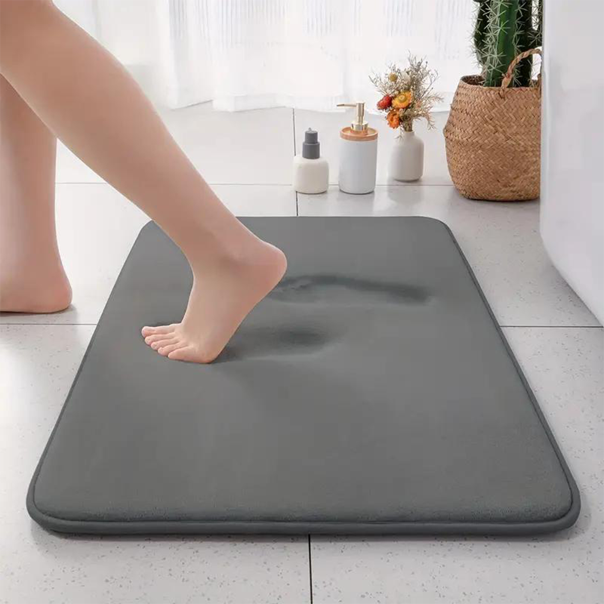Thickened Solid Color Flannel Bathroom Mat – Anti-Slip Polyester Door Rug