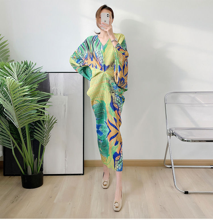 Thumbnail: Elegant Floral Print Pleated Boho Maxi Dress for Women Plus Size Casual Wear