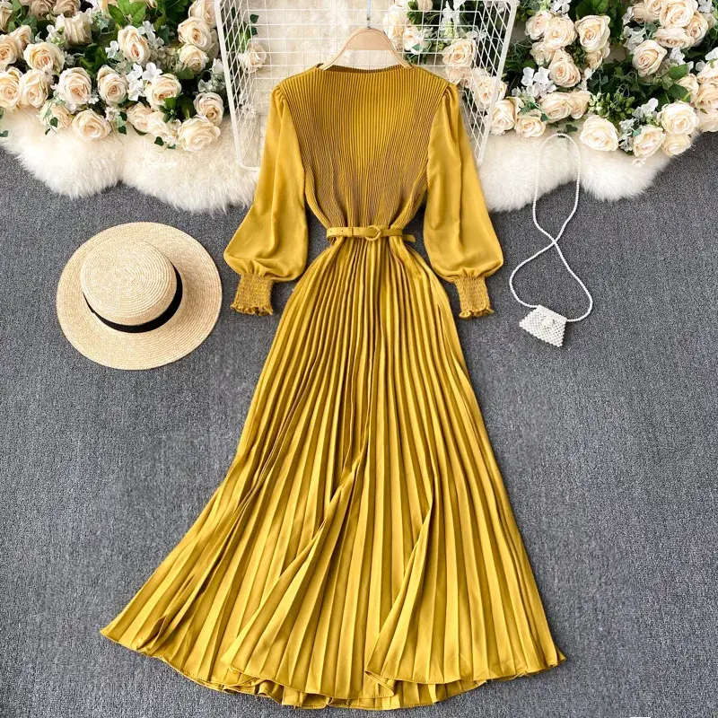 Thumbnail: Vintage Pleated Lantern Sleeve High Waist Maxi Dress