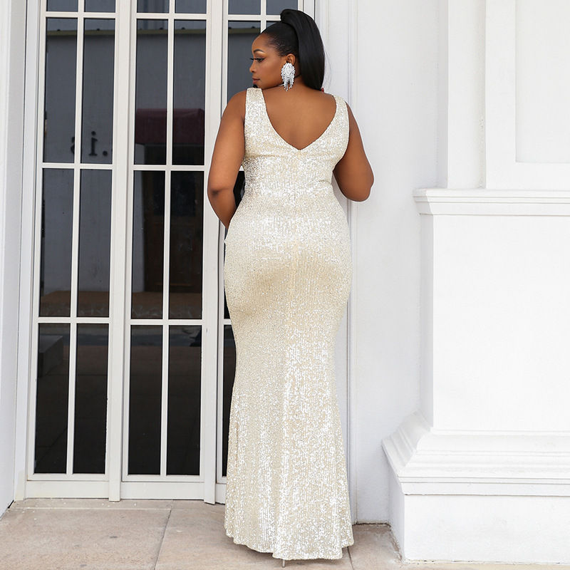 Thumbnail: Plus Size Halter V-Neck Sleeveless Bridesmaid Formal Long Dress