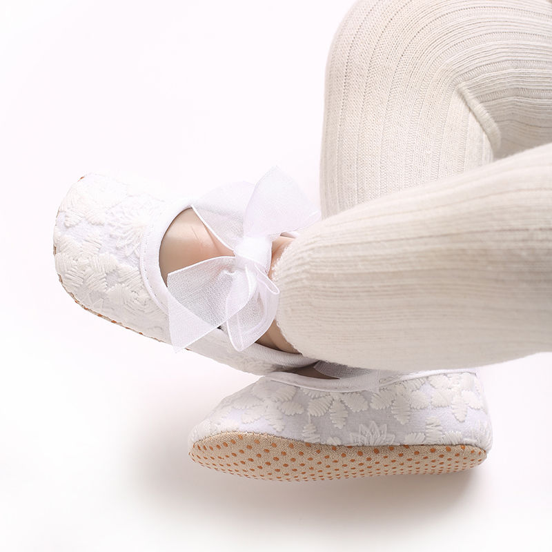 Thumbnail: Cute Lace Baby Girl Princess Moccasins with Bow and Fringe Design