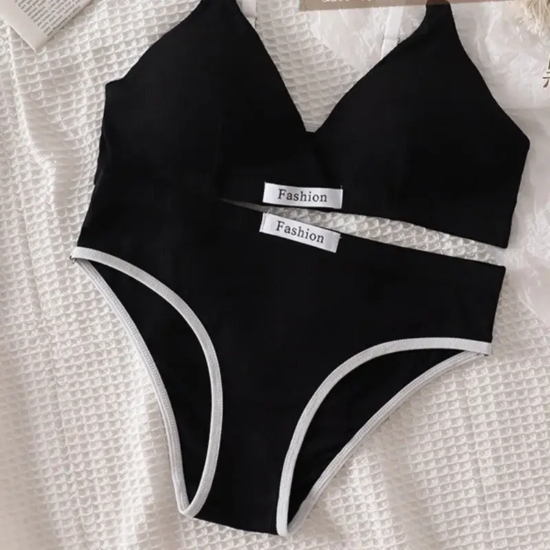 Thumbnail: Women's Seamless V‑Neck Bra and Low‑Waist Panty Set