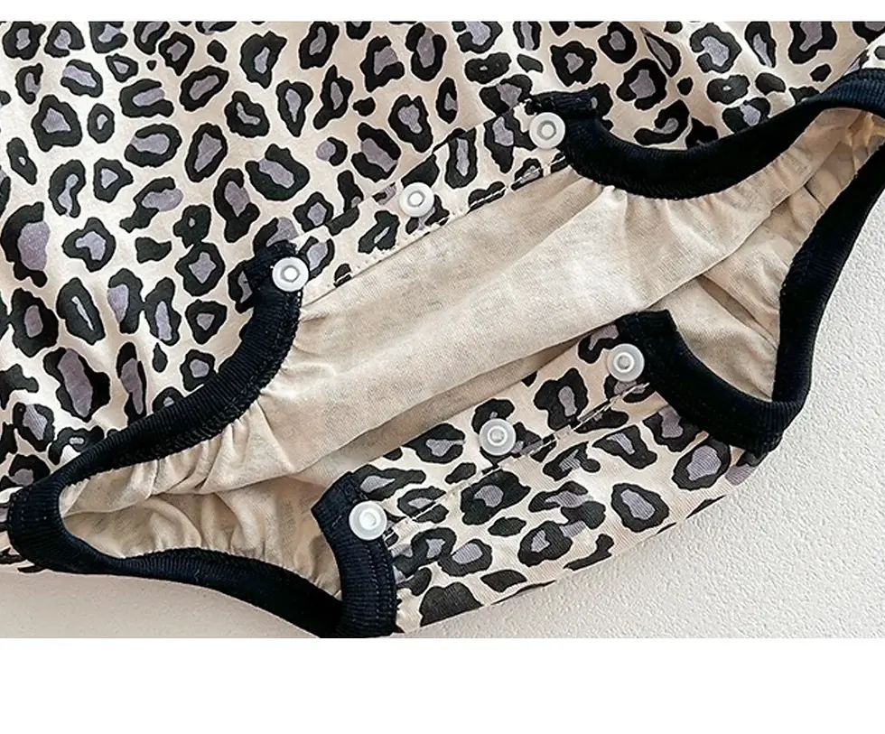 Thumbnail: Girls Sleeveless Leopard Print Bodysuit
