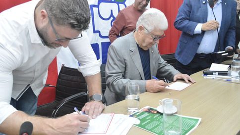 Requião Filho e Roberto Requião oficializam entrada no PDT