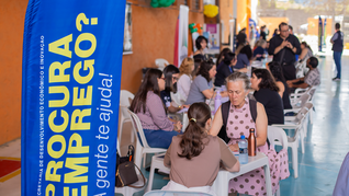 Mutirão reúne mais de 16,5 mil vagas de emprego e cursos gratuitos em Curitiba