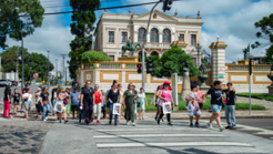 Português para estrangeiros, destino receptivo e turismo na prática: Escola de Turismo de Curitiba abre vagas para programação de cursos em agosto