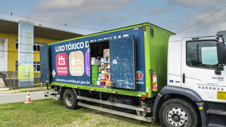 Caminhão do lixo tóxico chega ao Terminal Santa Cândida nesta quarta-feira