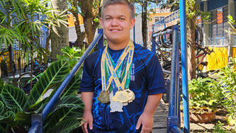 Ouro nos Jogos Paradesportivos, aluno da rede estadual se destaca no parabadminton