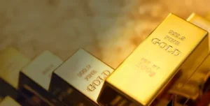 Ouro fecha em alta, acompanhando queda do petróleo e dos rendimentos dos Treasuries