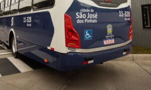 Você sabia? Pegar rabeira é infração em São José dos Pinhais e pode resultar em multa e apreensão da bicicleta