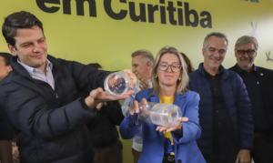 Após derrubar casos de dengue, prefeito Eduardo Pimentel amplia a estratégia de sucesso com a soltura dos mosquitos que combatem a doença