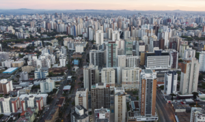 Curitiba é a capital das maiores chances de ascensão econômica, mostra estudo