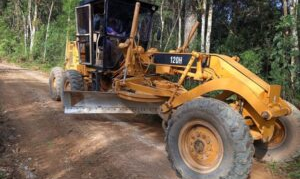 Prefeitura intensifica serviços de patrolamento em várias regiões de São José dos Pinhais
