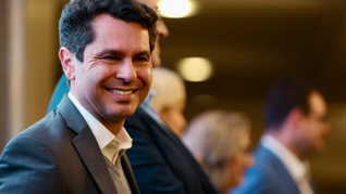 Alexandre Curi lidera em dois dos três cenários em pesquisa para o Senado