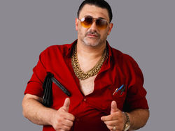Chico Raiz leva seu humor ao Armazém Garagem, em Curitiba