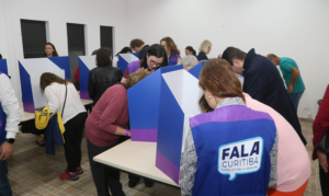 Reforma da Escola Foz do Iguaçu lidera prioridades do Fala Curitiba em Santa Felicidade