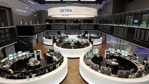 Bolsas da Europa fecham perto da estabilidade na espera por desdobramentos em Ormuz