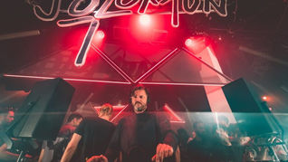 Dez anos depois de um set histórico, Solomun desembarca em Curitiba para apresentação na Pedreira Paulo Leminski