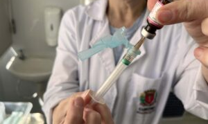 87 milhões de doses: após reverter queda, Paraná alcança maior índice de vacinação da década