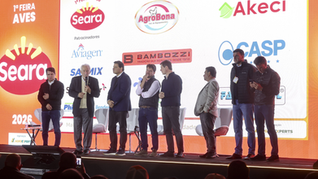 Governador em exercício destaca produção avícola paranaense em evento do setor