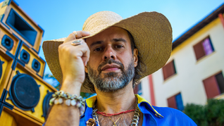 Marcelo Jeneci celebra música brasileira ao lado da Orquestra Sanfônica de Pato Branco