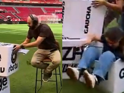 Repórter da Globo cai ao vivo durante ventania