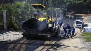 Curitiba ultrapassa 200 km de asfalto novo no ano e Eduardo Pimentel vistoria obras em Santa Felicidade