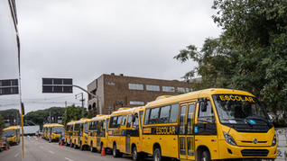 Governo do Estado entrega mais 88 ônibus escolares para atender 76 municípios