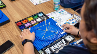 Estado adquire 120 kits para ensino de Matemática a alunos com deficiência visual 