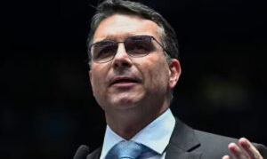 Flávio Bolsonaro acusa PF de tentar burlar relatoria escolhida para investigações de Lulinha