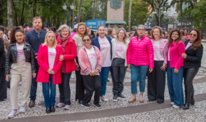 No Outubro Rosa, caminhada na XV chama atenção para o autocuidado