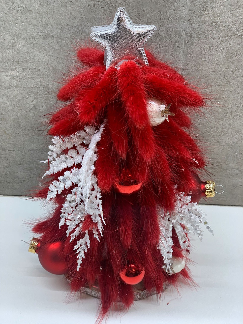 Μικρογραφία: Red Christmas tree 