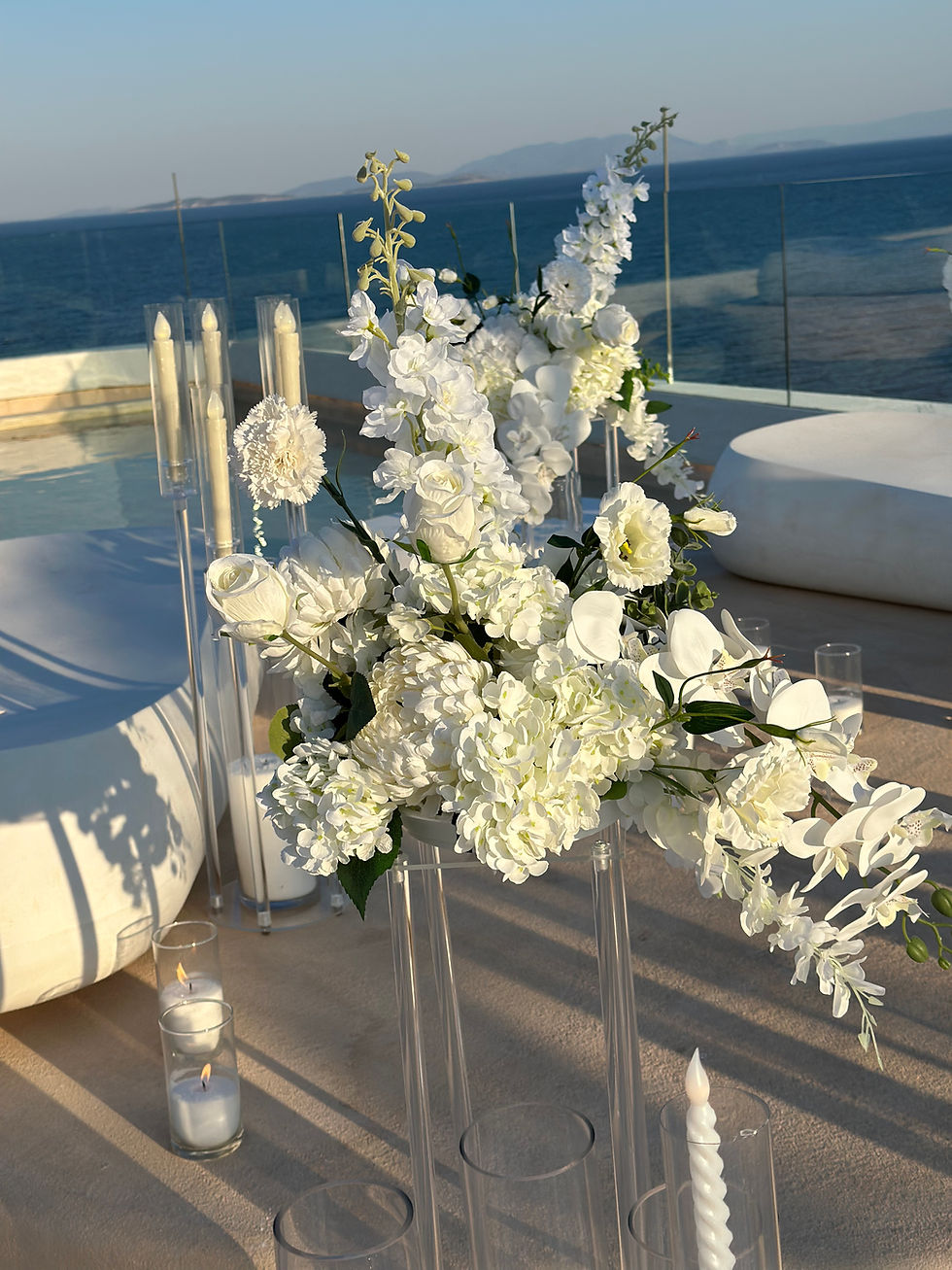 Μικρογραφία: White flowers & path with candles 