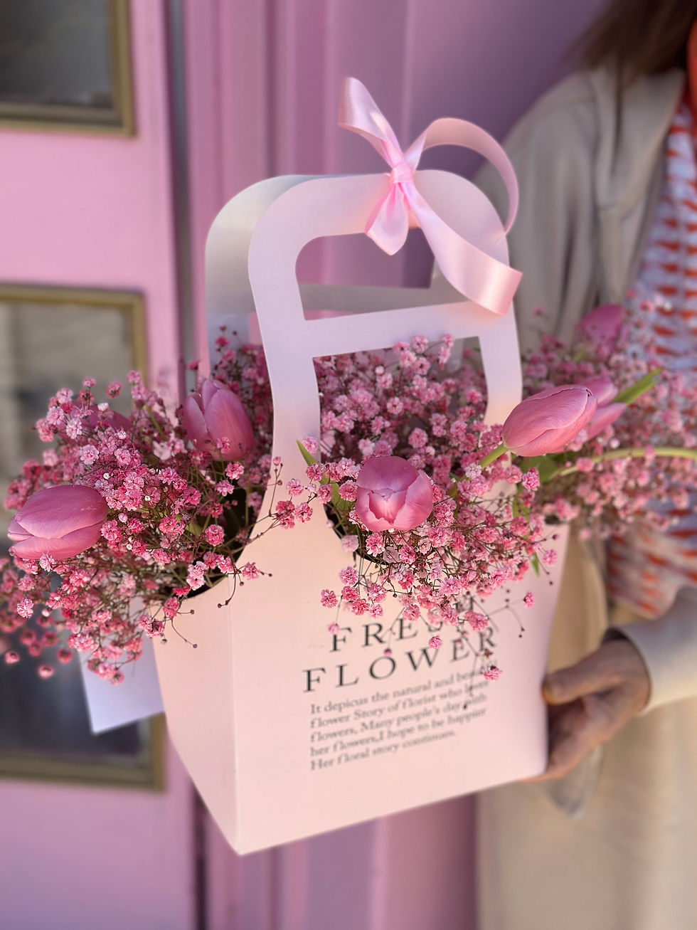 Thumbnail: 10 tulips and baby’s breath 