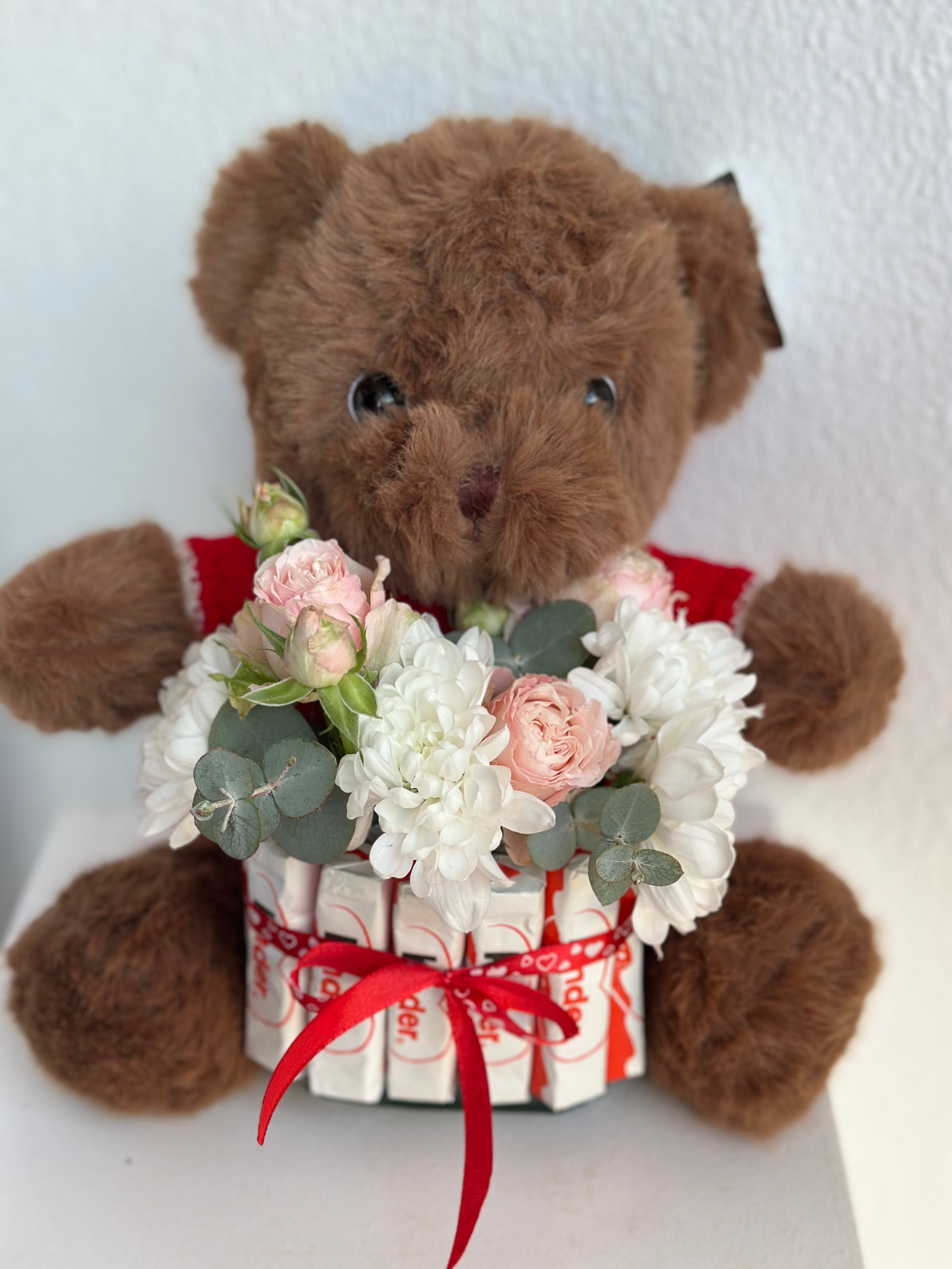 Teddy with fresh flowers and kinder 