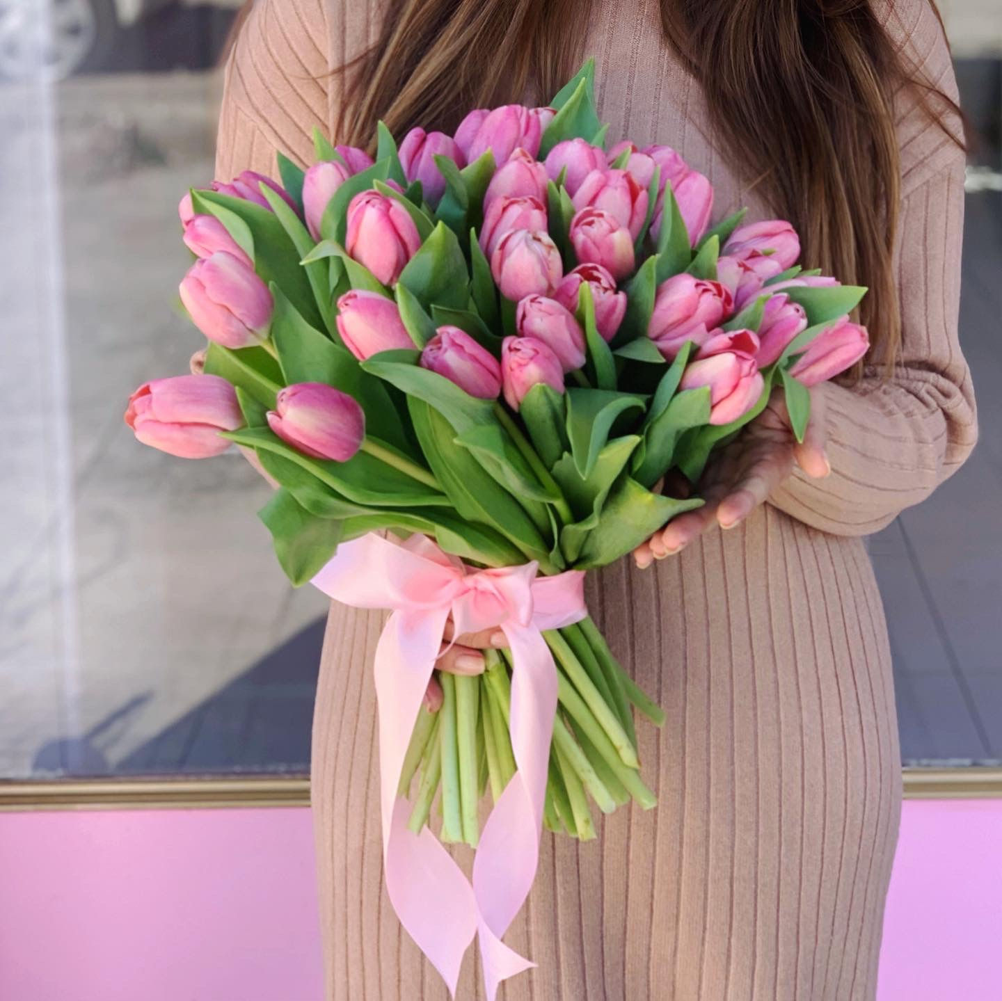 40 Italian large tulips with satin bow