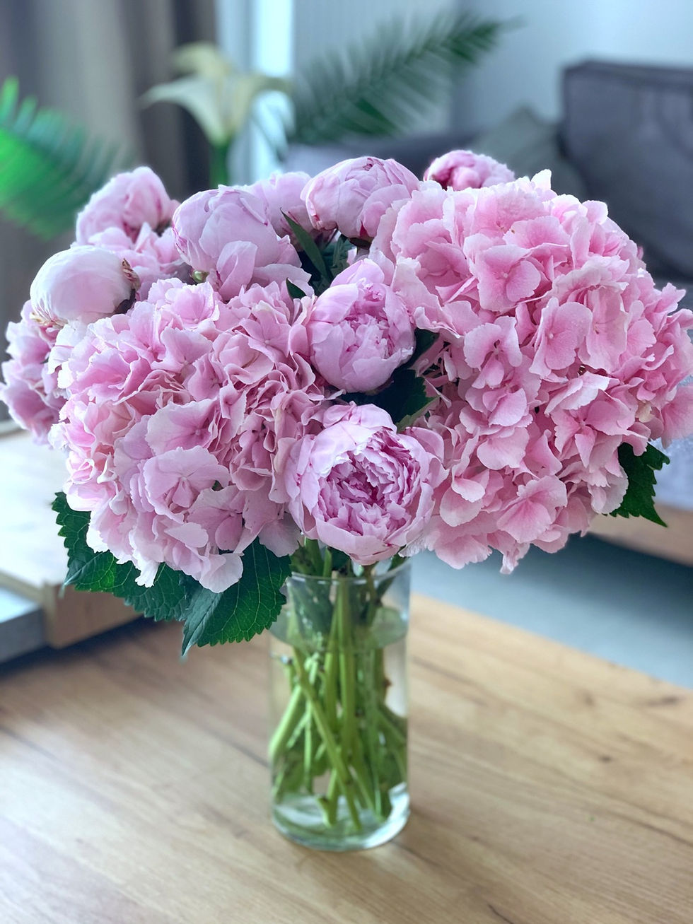 Μικρογραφία: 10 peonies and 5 hydrangeas
