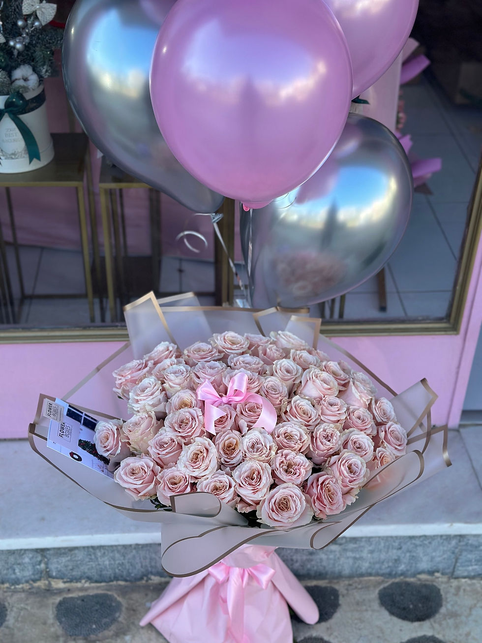 Thumbnail: 50 pink roses Ecuador garden 