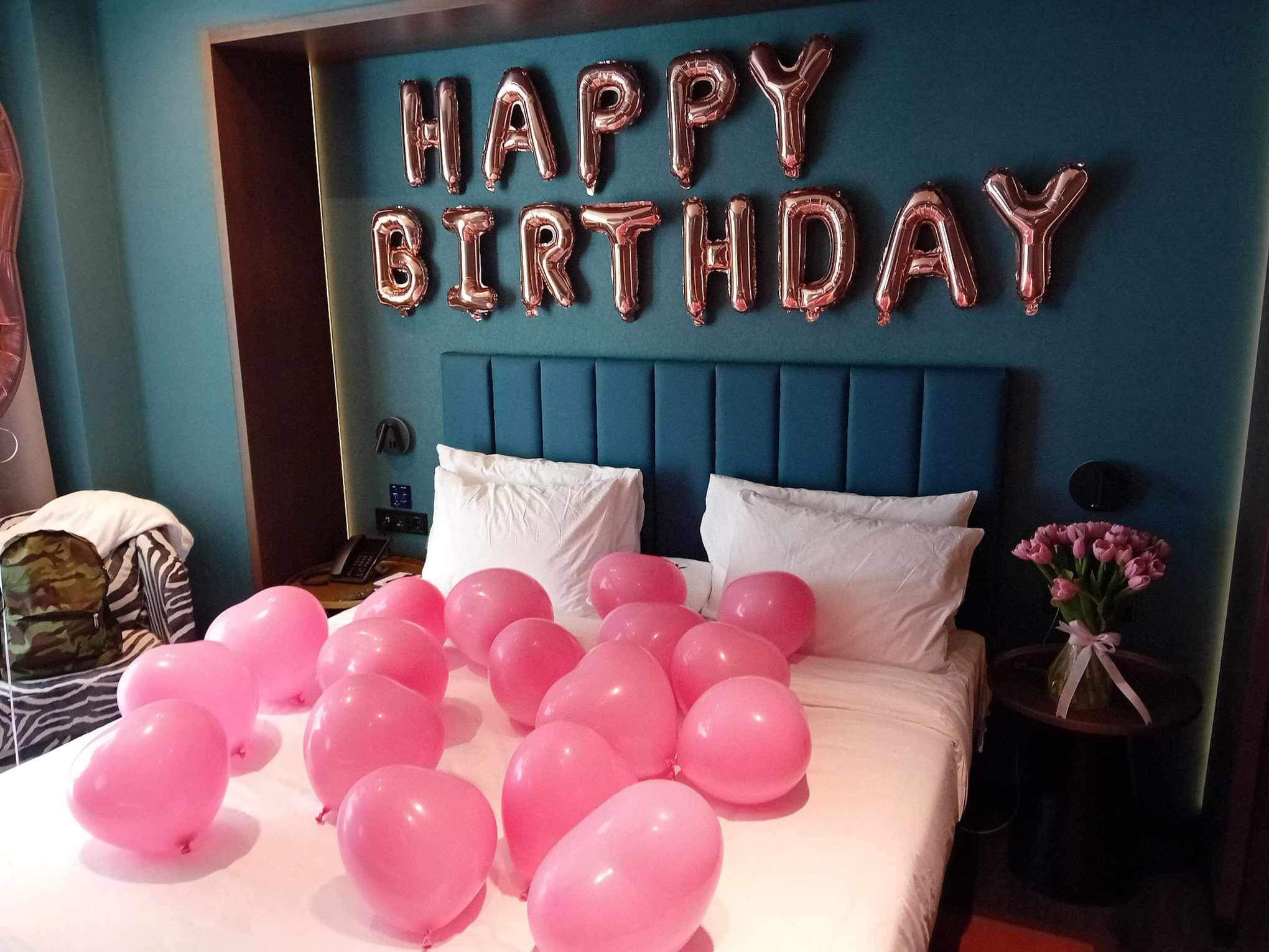 Balloon arrangement with flowers 