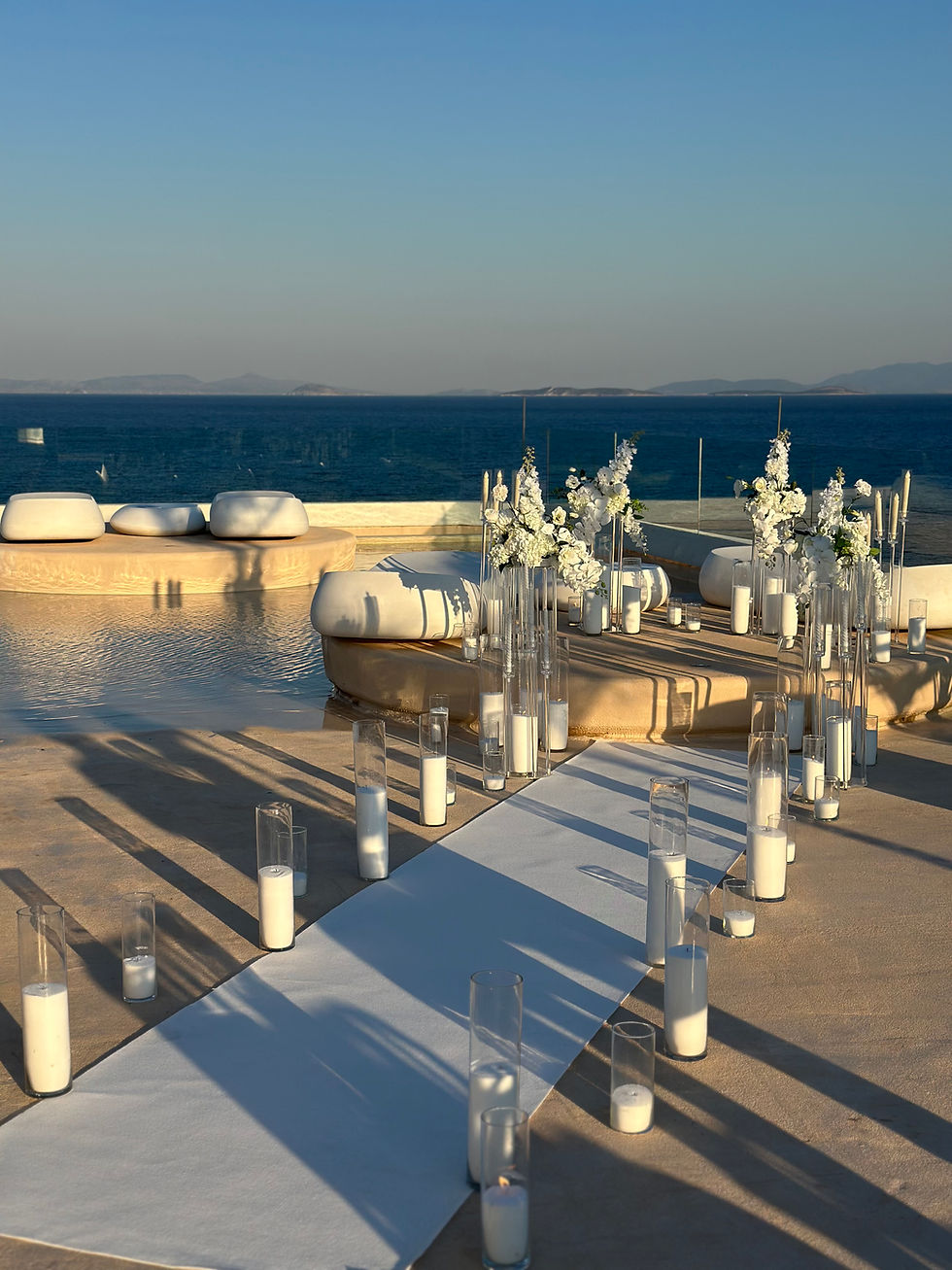 Μικρογραφία: White flowers & path with candles 