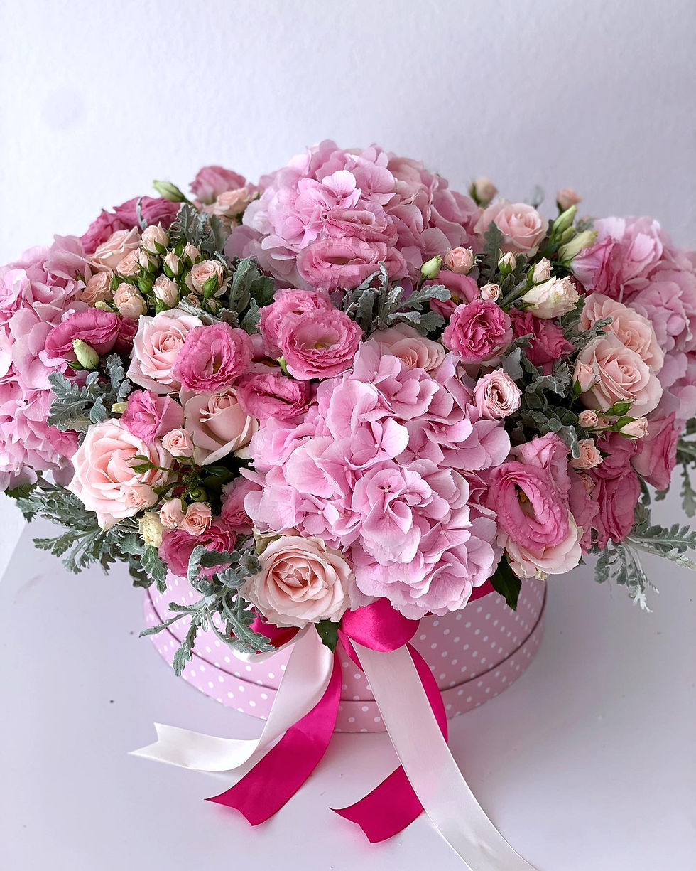 Thumbnail: Giant box with hydrangeas 