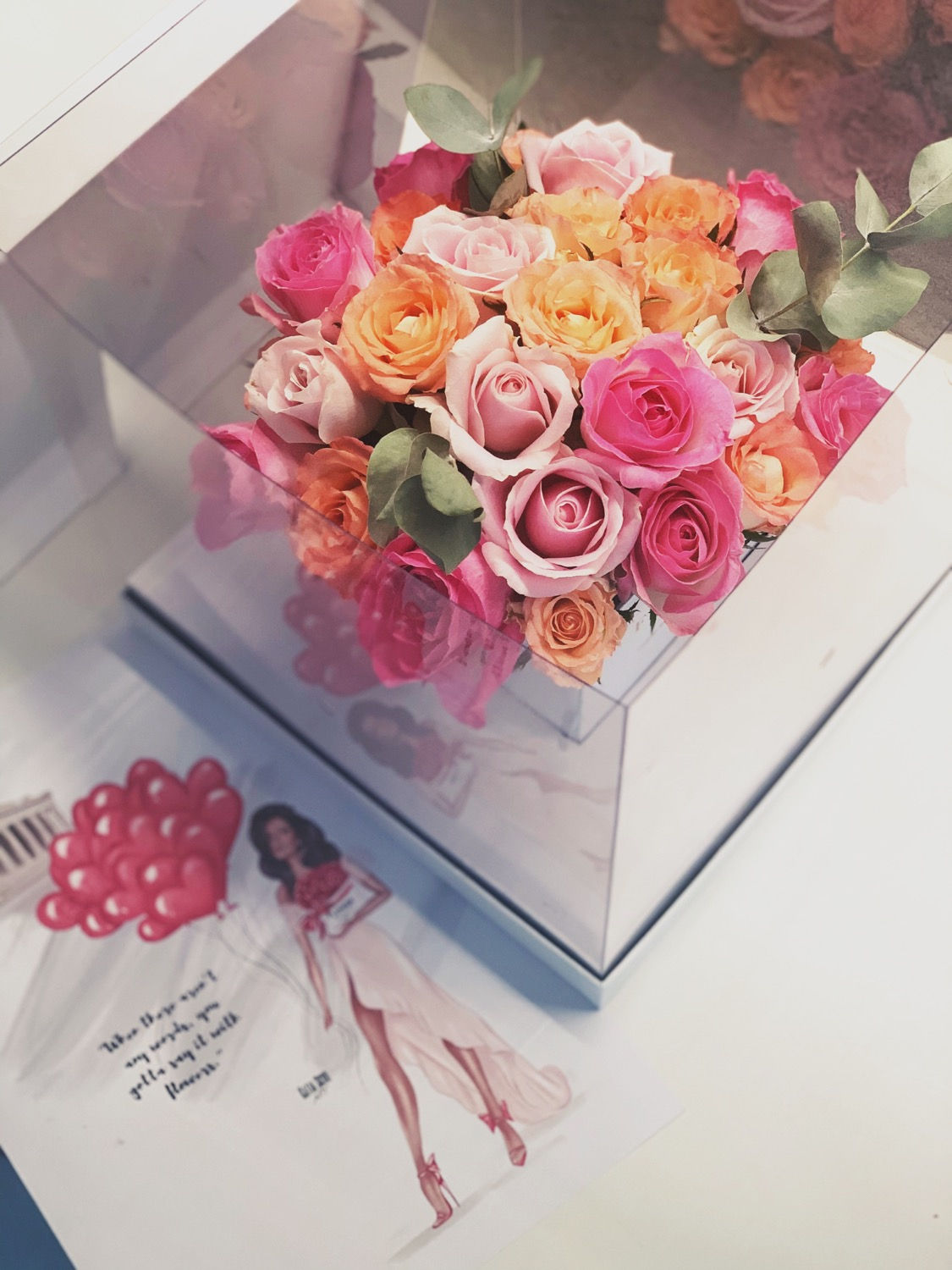 Τριαντάφυλλο σε διαφανές κουτί