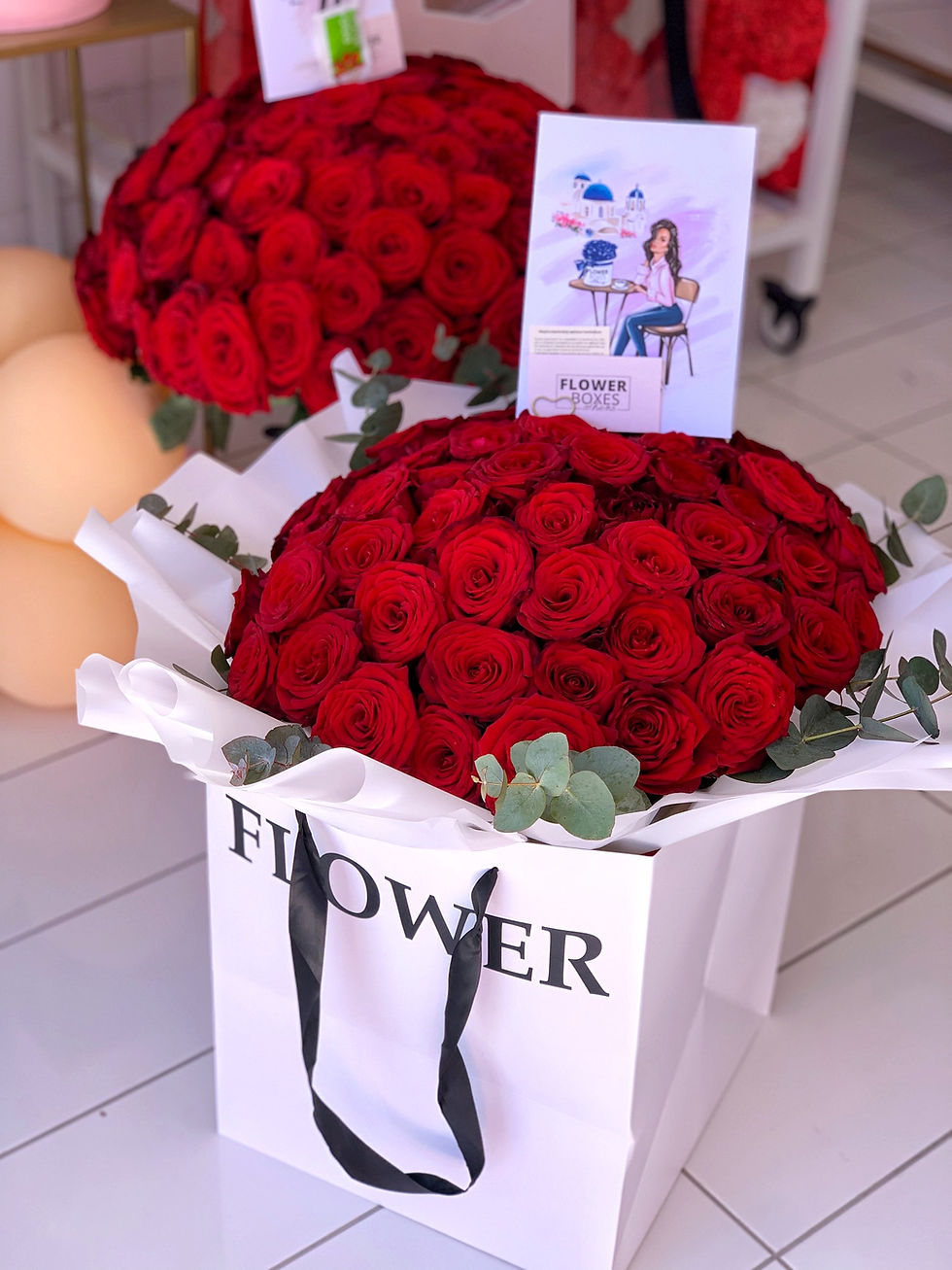 Μικρογραφία: 60 red Naomi with eucalyptus 