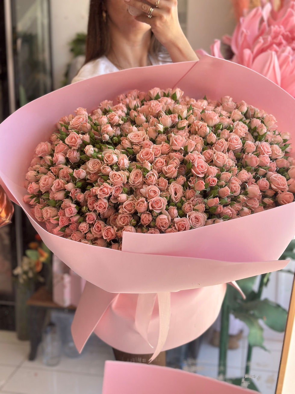Thumbnail: Giant mini roses bouquet 
